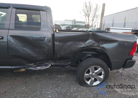 2019 Ram 1500 Classic Express 4X4 6'4 Box z USA, uszkodzony, nr VIN 1C6RR7FT3KS600162